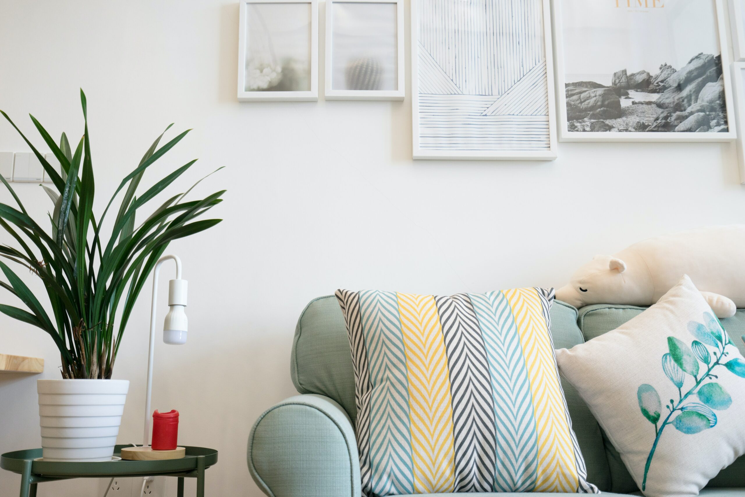 How to improve your home decor in a small budget + Finance tip